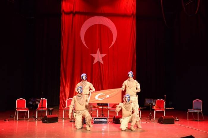 Jandarmadan Muhteşem Zeybek Gösterisi