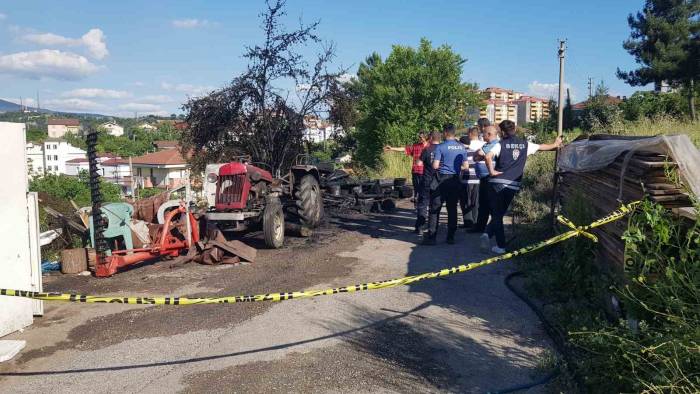 Odunlardan Başlayan Yangın Traktörü Kül Etti