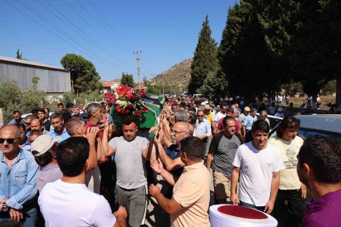 Marmaris’te Zabıta Personelini Yüzlerce Kişi Uğurladı