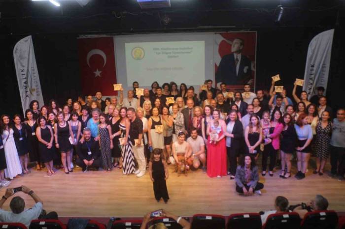 Burhaniye’de Kent Tiyatrosu’na Bir Ödül Daha