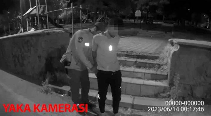 Çaldığı Malzemelerle Bekçilere Yakalandı