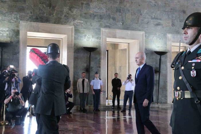 Tbmm Başkanı Kurtulmuş Ve Başkanlık Divanı Üyelerinden Anıtkabir’e Ziyaret