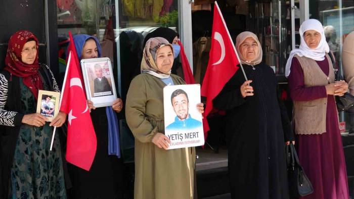 Vanlı Anne: “bizi Yıldırmak İçin Çocuklarımızın Ölüsünü Paylaşıyorlar”