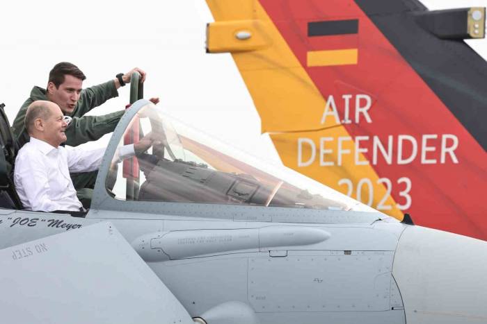 Almanya Başbakanı Scholz’dan Nato Tatbikatı Yapılan Üsse Ziyaret