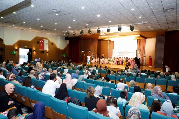 "ana Kucağı" Öğrencilerinin Yılsonu Gösterisi Heyecanlı Geçti