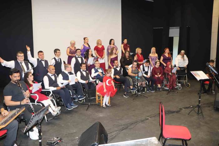 Engellilerin Oluşturduğu Korodan Unutulmaz Konser