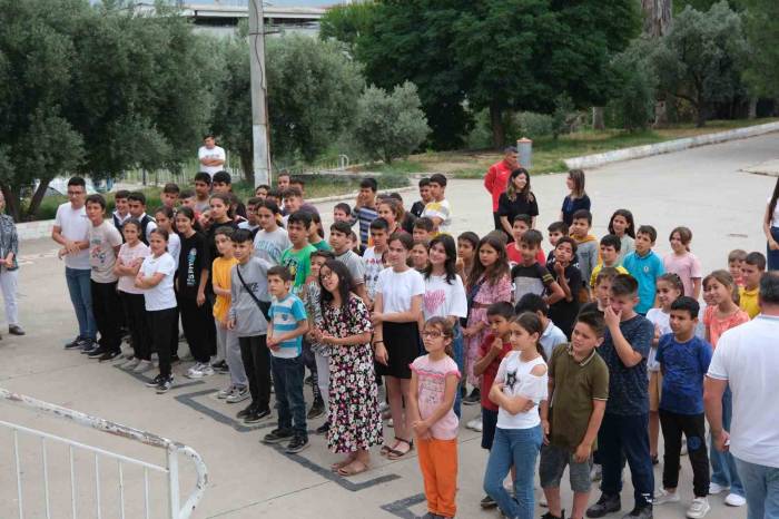 Başkan Çömden, Öğrencilerin Karne Sevincini Paylaştı