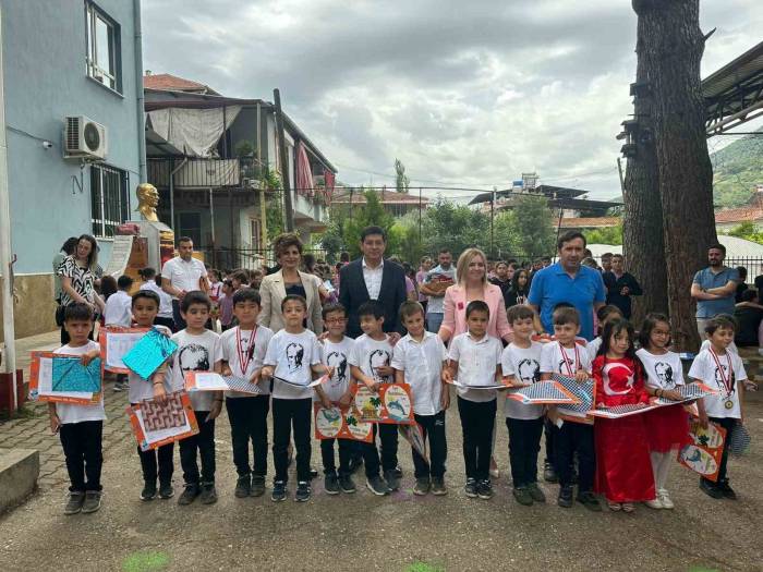 Başkan Özcan Miniklerin Karne Sevincine Ortak Oldu