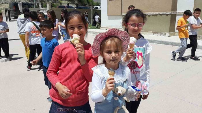 Yıl Sonu Hayır Panayırı Düzenlendi, Toplanan Paralar Okula Bağışlandı