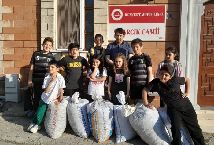 Engelliler İçin Çuvallar Dolusu Mavi Kapak Topladılar