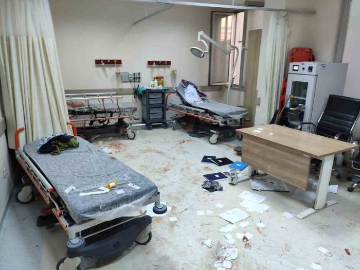 Doktoru Darp Edip, Hastaneyi Birbirine Kattılar
