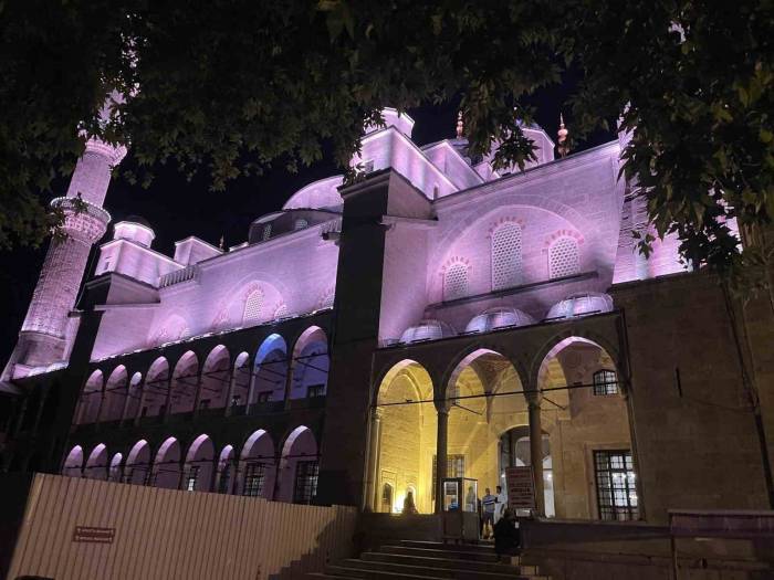 Sultanahmet Caminde Işık Skandalı