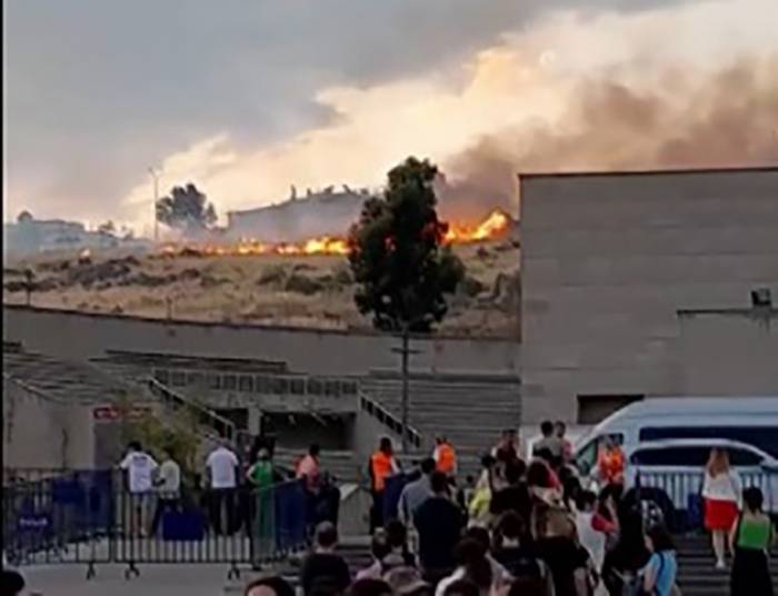 İzmir’de Rekreasyon Alanının Yakınında Ot Yangını