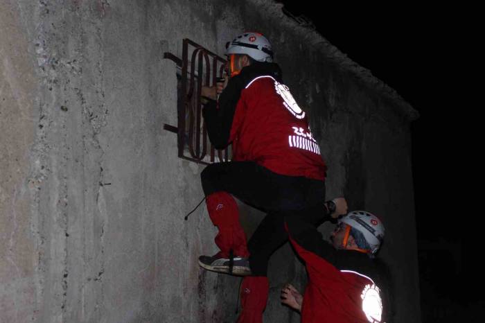 Ekmek Almaya Giden 8 Yaşındaki Eren’den 16 Saattir Haber Alınamıyor