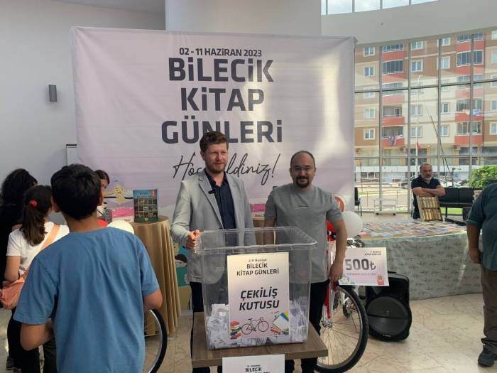 Kitap Kafe Açılışında Çekilişe Katılan Şanslı Okurlar Belirlendi