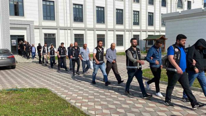 Rüşvet Ve Dolandırıcılık Suçlarından Yakalanmışlardı: 18 Tüccar İle Kurum Çalışanı Adliyede