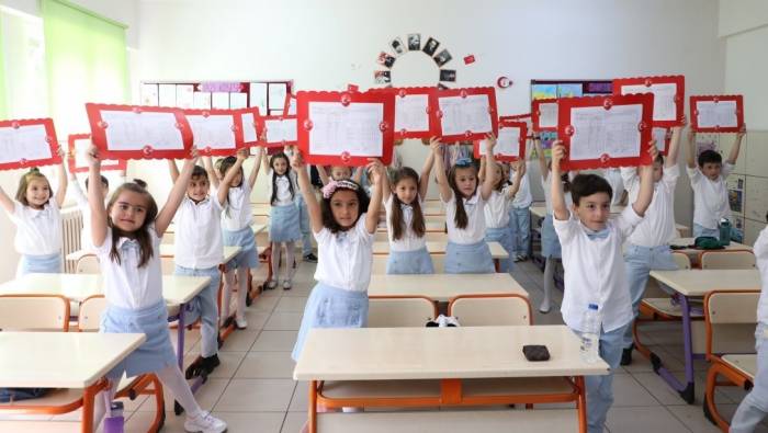 Kütahya’da 98 Bin 465 Öğrenci, 595 Okulda Karne Heyecanı Yaşadı