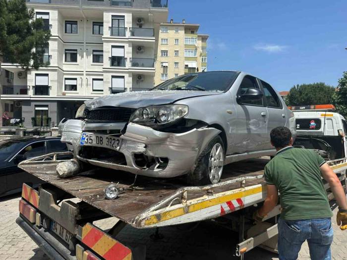 Maltepe’de Kontrolden Çıkan Otomobil Dondurma Dükkanına Daldı