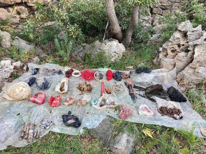 Irak’ın Kuzeyinde Pkk’lı Teröristlere Ait Çok Sayıda Silah Ve Mühimmat Ele Geçirildi