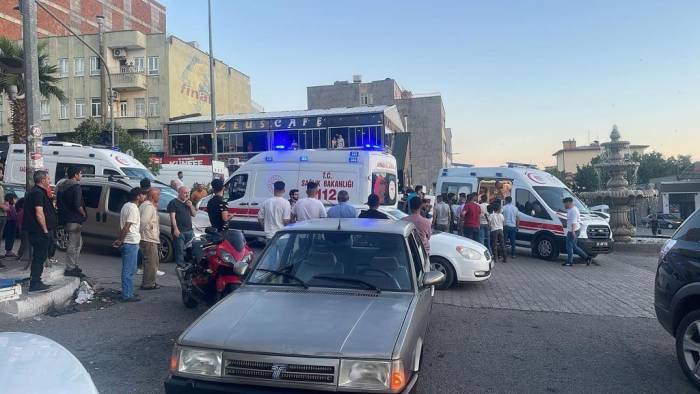 Motosiklet İle Otomobil Çarpıştı: 2 Yaralı
