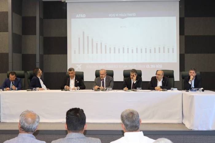 Elazığ Protokolü Muhtarla Bir Araya Geldi