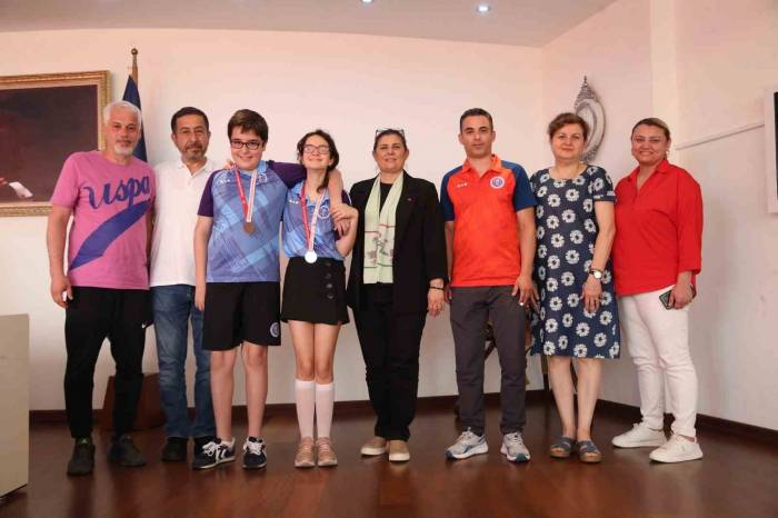Otizmli Gençler Madalya Sevinçlerini Başkan Çerçioğlu İle Paylaştılar