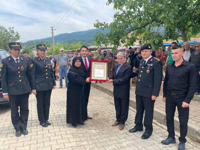 Çanakkaleli Şehit Jandarma Uzman Çavuş’un Ailesine Şehadet Belgesi Verildi