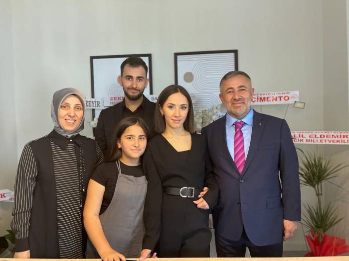 Siyasileri Bir Araya Getiren Açılış