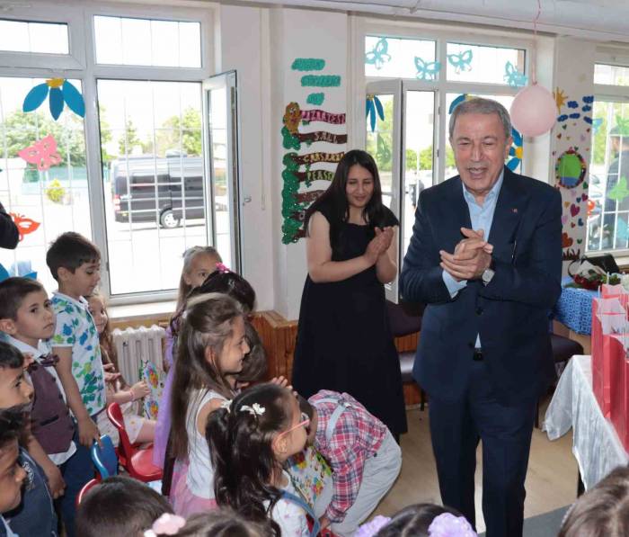 Hulusi Akar’dan Öğrencilere: “okuyacaksınız Ve Ülkemize, Memleketimize Yararlı İnsanlar Olacaksınız”