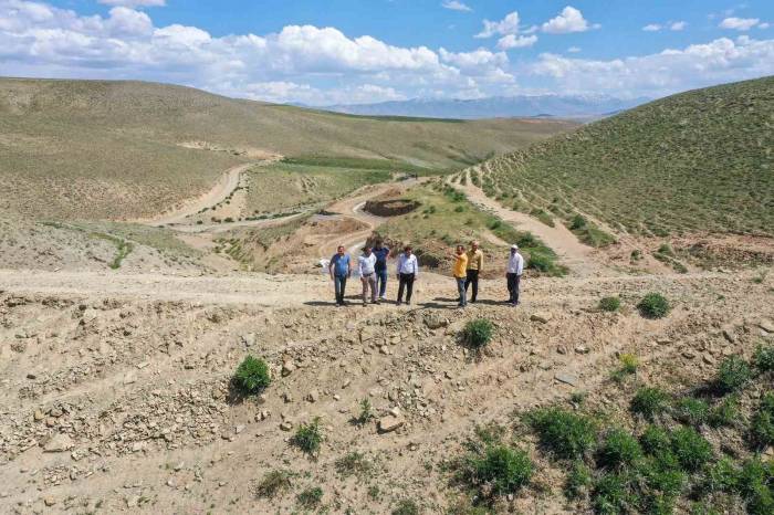 Van’da 150 Hektarlık Alan Suya Kavuşturuldu