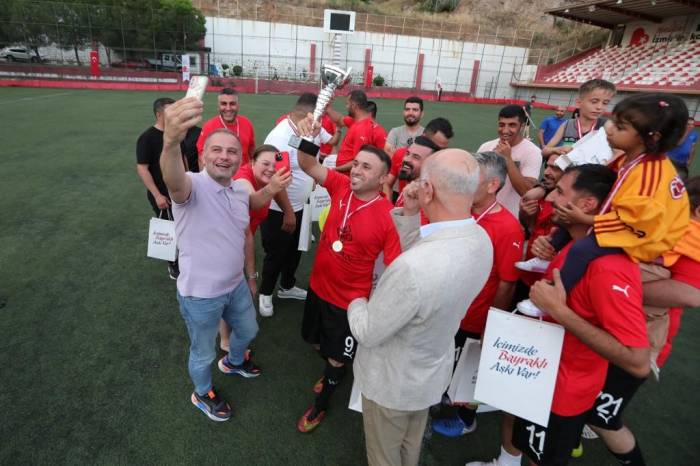 Bayraklı’da Dostluk Turnuvası