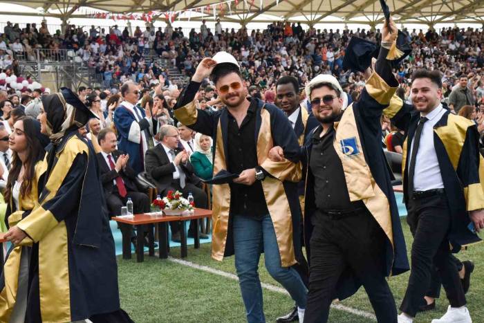 Bşeü’de 2 Bin 713 Öğrenci Mezun Oldu