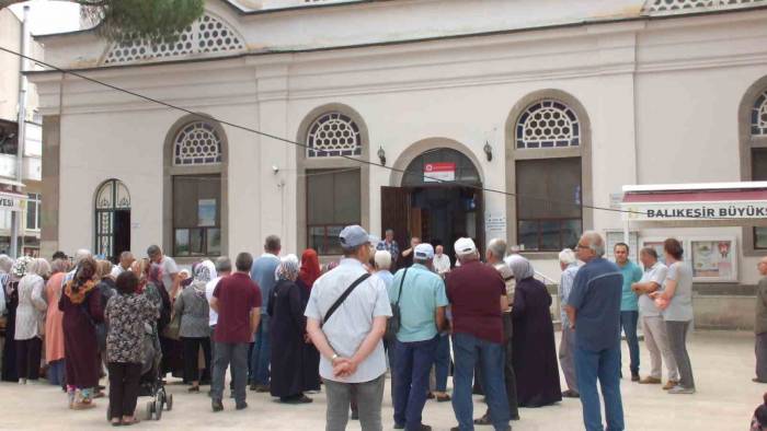 Balıkesir’de Hacılara Coşkulu Uğurlama