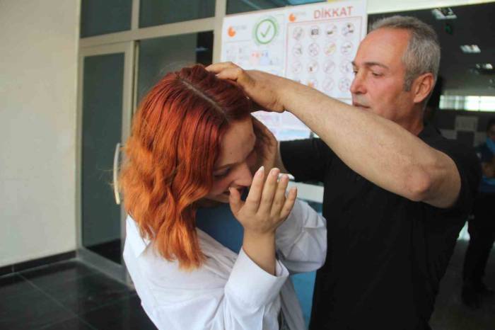 Hatay’da Yks’de Küpe Ve Piercing Telaşı