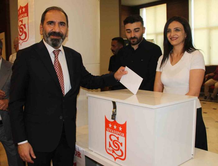 Sivasspor’da Mecnun Otyakmaz Güven Tazeledi