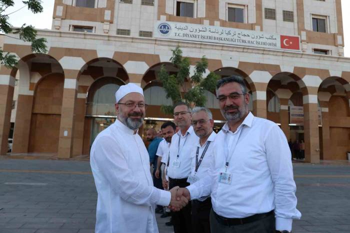 Diyanet İşleri Başkanı Erbaş, Medine’de Türk Hac İşleri Ofisi’ni Ziyaret Etti