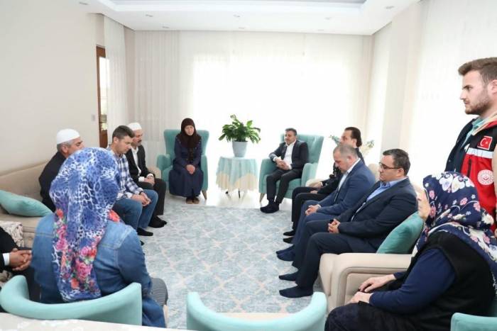 Vali Atay Vefat Eden Kıbrıs Gazisinin Ailesine Taziyede Bulundu