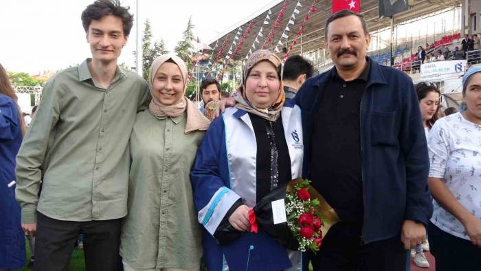 Okuma Aşkı Bitmedi, 43 Yaşında Üniversiteden Mezun Oldu