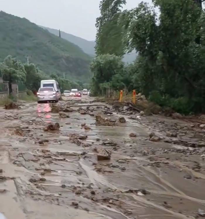 Sel Suları İznik Bursa Yolunu Kapattı