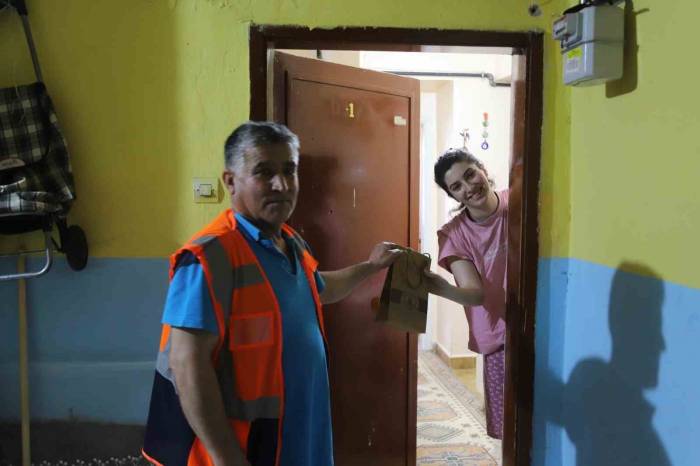 Kağıthane Belediyesinden Yks Sınavı Öncesi Öğrencilere Moral Hediyesi
