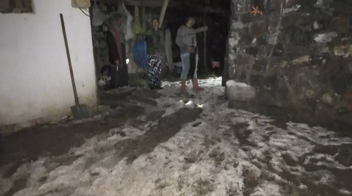 Kars’ta Bir Köyü Sel Vurdu, 10 Ev Selden Zarar Gördü