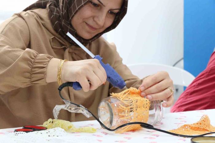 Atık Malzemeler Bu Ellerde Hayat Buluyor