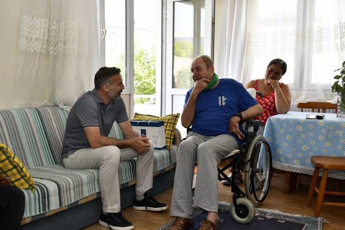 Kuşadası Belediyesi, Bakım Hizmeti Alan Babaları Unutmadı