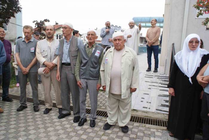 Manyas’ta Hacı Adayları Dualar Eşliğinde Uğurlandılar