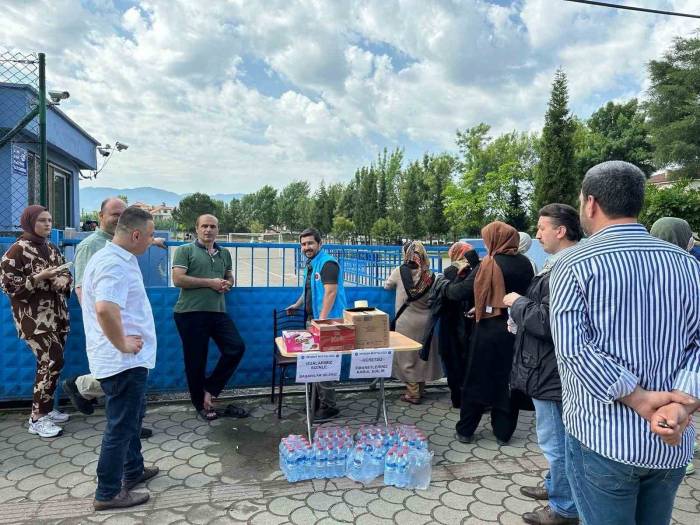 Yks’ye Giren Öğrencilerin Emanetlerini Ücretsiz Şekilde Kabul Ettiler