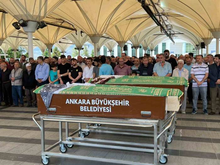 Başkent’te Zehirlenen Anne İle Kızı Son Yolculuğuna Uğurlandı