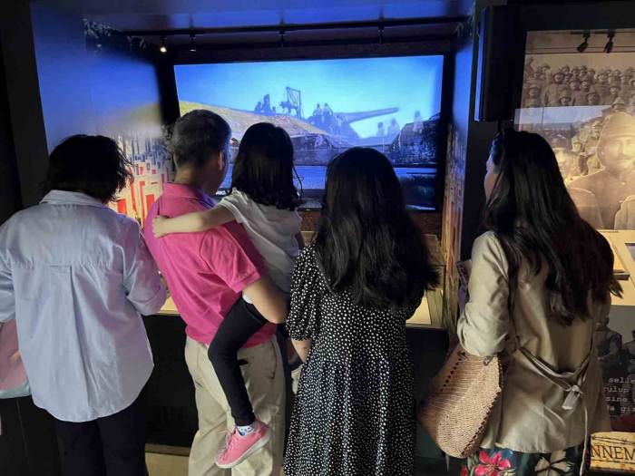 Çanakkale Savaşları Mobil Tırı Bartın’da Ziyaretçilerini Ağırladı