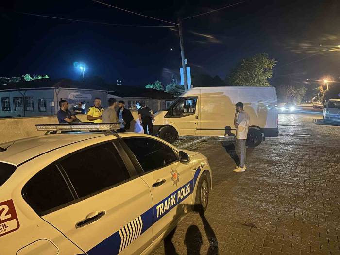 Polisten Kaçmaya Çalışan Şüpheli Duvara Çarptı