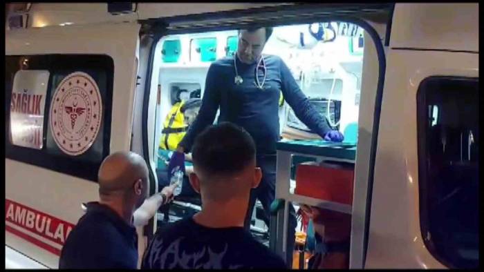 Kadıköy’de Bir Mekanda Çalışan Ve Müşterinin Kavgasında Kan Aktı: 2 Yaralı, 5 Gözaltı