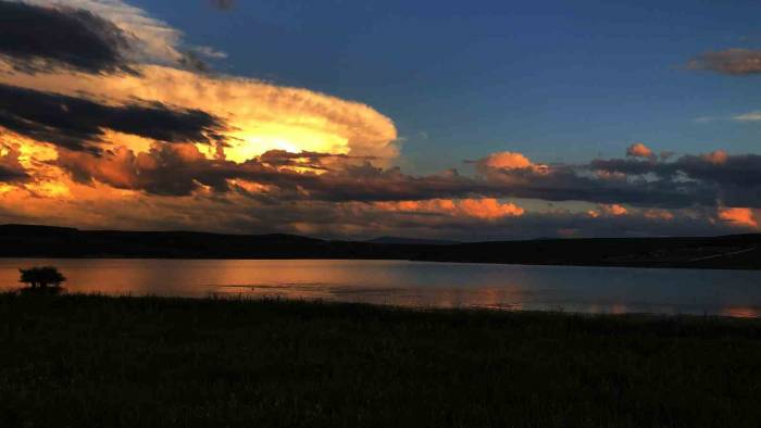Kars’ta Gün Batımı Kartpostallık Görüntüler Oluşturdu